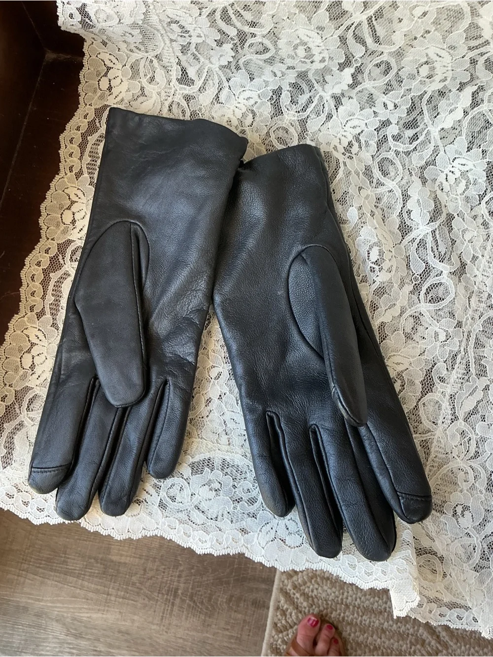 Lands' End Women's Black Leather Winter Cashmere Lined GlovesSize: Medium NWT